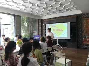 金苹果幼儿园教师在万里桥进行陶艺培训