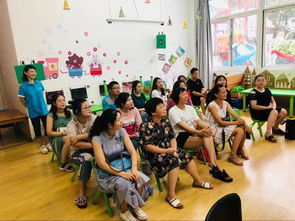 入园适应 金苹果幼儿园开展新生家长会 与家长们携手做好入园准备