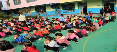 高密市金苹果幼儿园举行防火应急疏散演练，筑牢校园安全防线